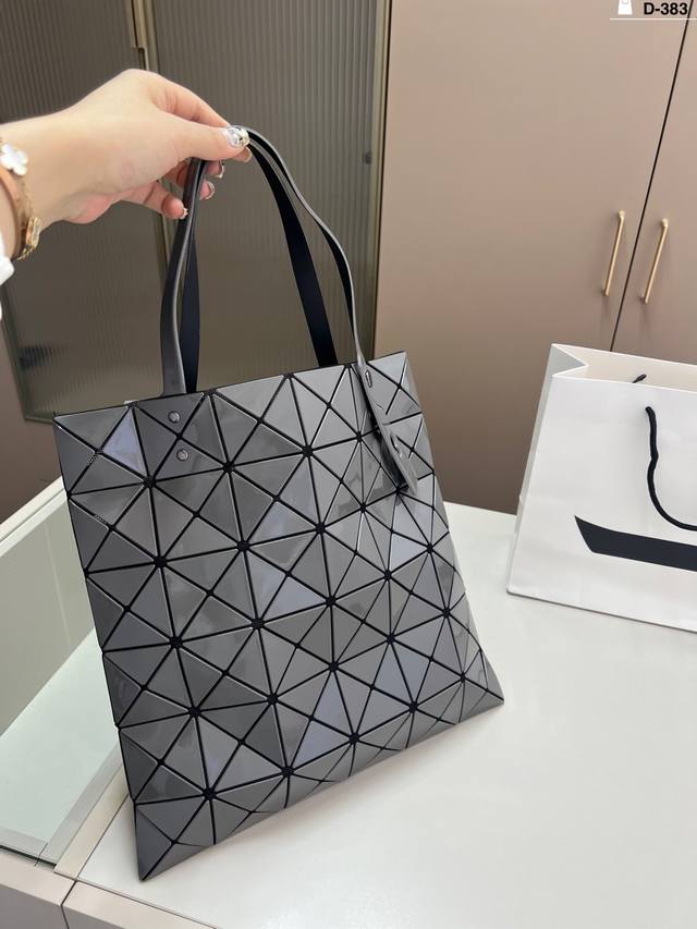 Issey Miyake 6X6 Shopping Bag Is Perfect For Summer Light And Convenient Small F