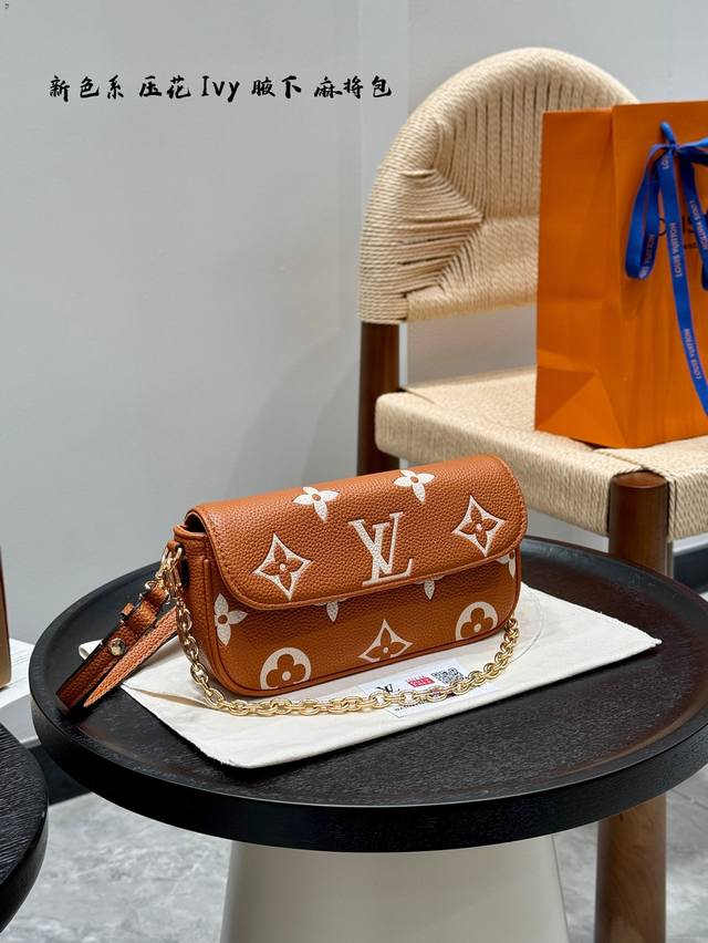 With Gift Box Size 22*12Cm New Color Of Embossed Series Lv Ivy Woc Chain Underar