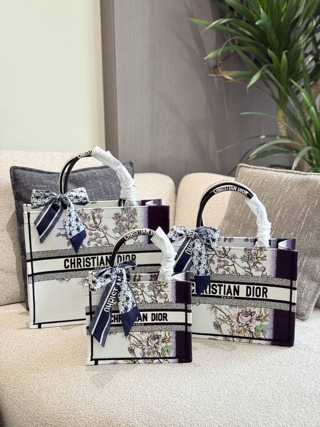 dior2025 New Tote Bag Holiday Style I've Recently Fallen In Love With Dior's