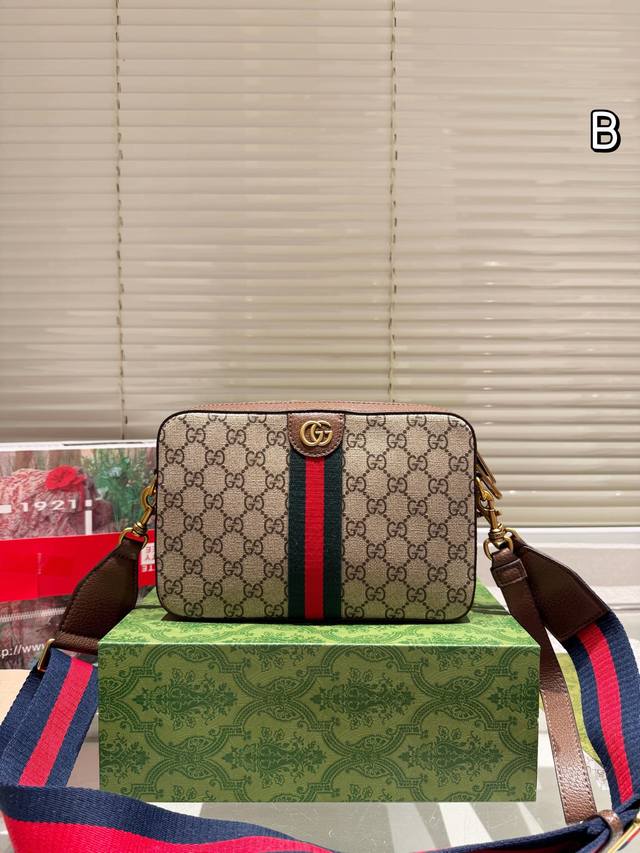gucci Ophidia Camera Bag With Original Ebony Two-Layer Cowhide. This Model Ha