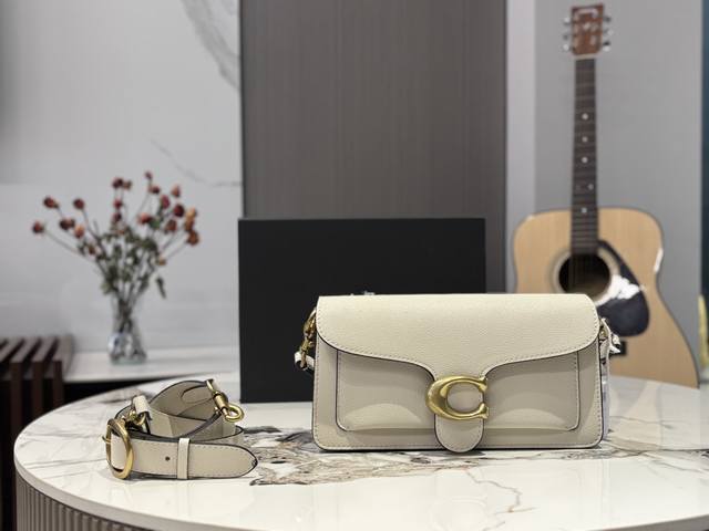 Replica Cowhide New Tabby Three-Layer Dionysus Bag Coach Dionysus Bag Tabby Hand
