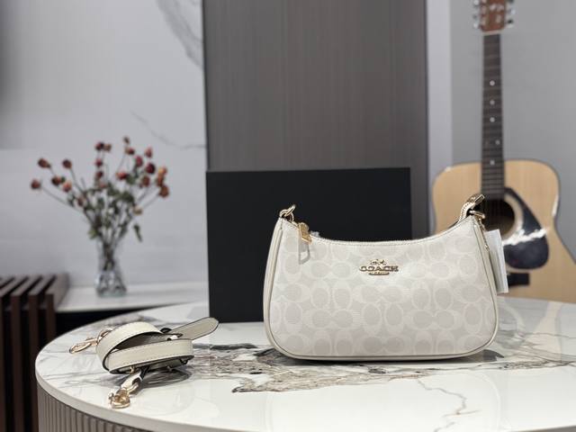 Top Quality Original Cowhide Coach's Hottest Underarm Bag Is Here. The Hottest U