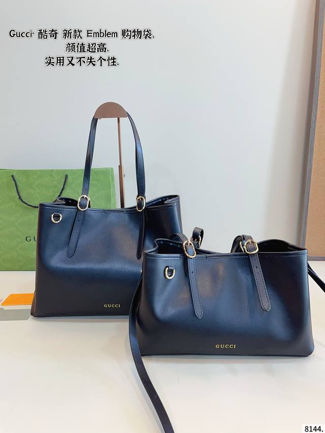 gucci Em Blem Tote Bag Is A Versatile Classic. It Is Retro And High-End. It A