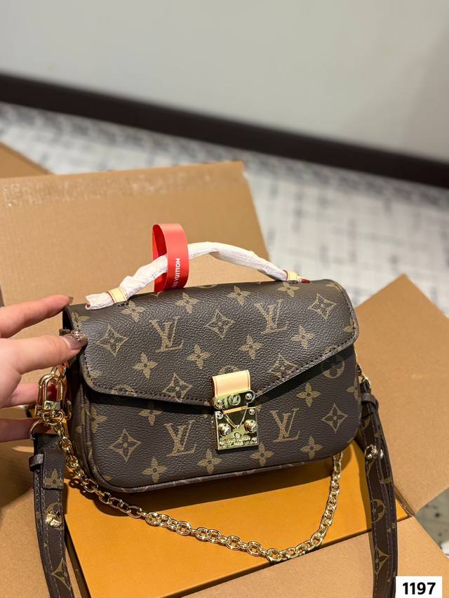 lv Postman's Small Chain Bag Gift Box Chip The New Postman Is A Classic Lv Mo