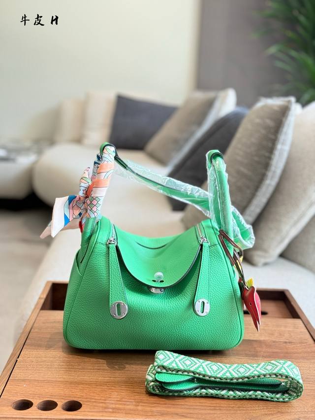 Bamboo Green Lindy 26 The Panda-Level Celebrity In The Fashion World, Lindy 26 I