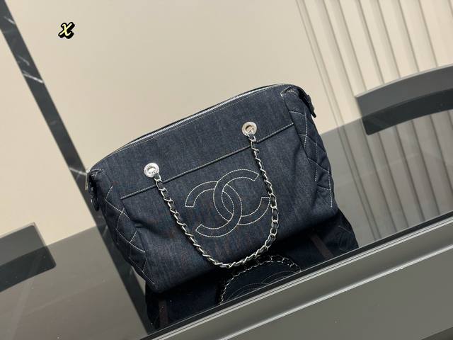 chanel Chanel Denim Chain Underarms Only The Inside Is A Little Dirty The App