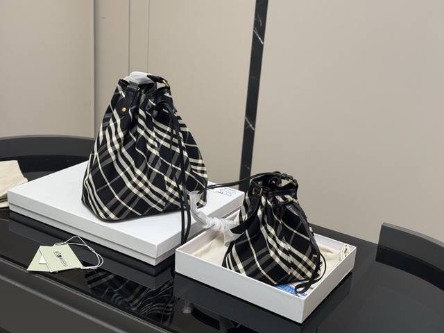 With Box Size:26.28Cm 20.20Cm Burberry's Super Cute Bucket Bag~ Multi-Color Hand