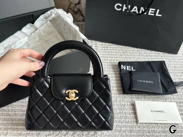 chanel23Kkelly. The Upper Body Picture Is Here. The Most Popular Bag Of Chane