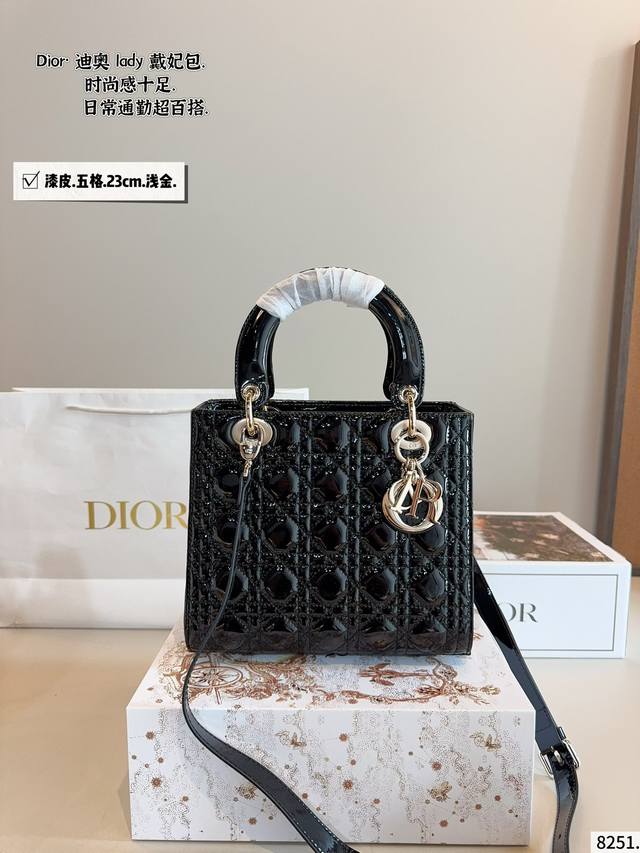 With Gift Box. Dior Lady D-Joy Bag Lady D-Joy Inherits The Classic Dior Style An