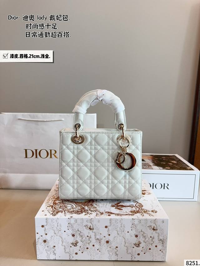 With Gift Box. Dior Lady D-Joy Bag Lady D-Joy Inherits The Classic Dior Style An