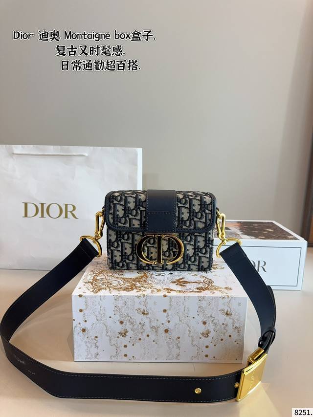 With Gift Box. Dior Montaigne Box Bag A Small Box Bag With A Cool Wide Shoulder