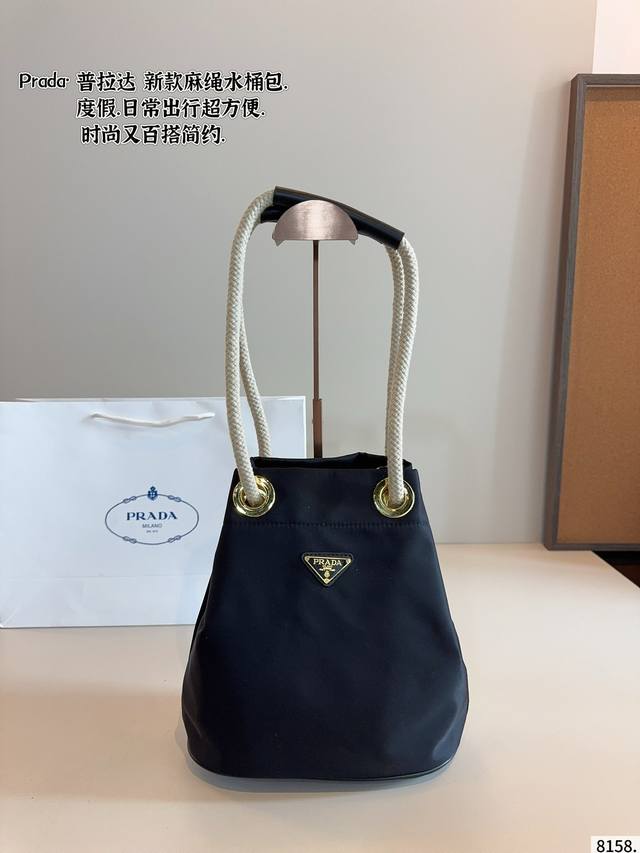 Prada Woven Underarm Bucket Bag Easily Interprets Retro Fashion The Bag Is Wide