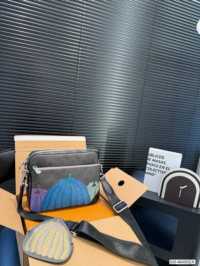 With Airplane Box Folding Box Lv's New Men's Messenger Bag Is So Popular That It