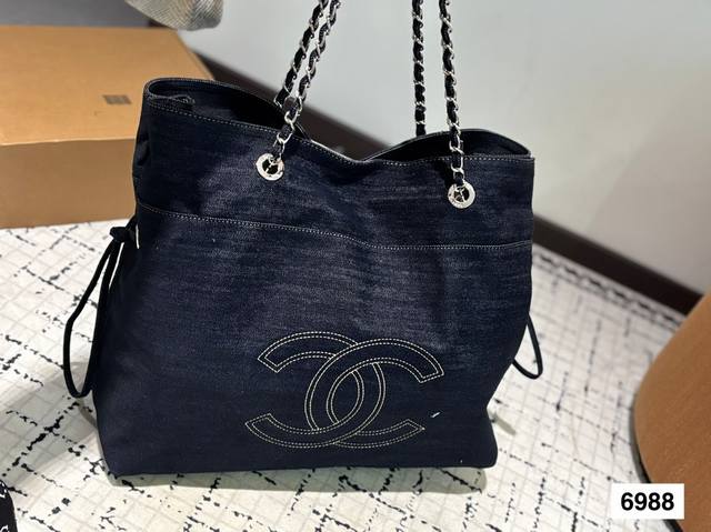 Chanel Denim Shopping Bag. Classic Denim With Old-Fashioned Style. Looks Very Te
