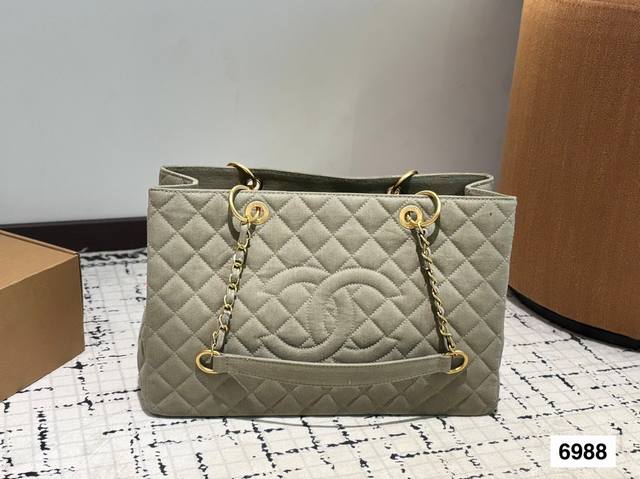 Chanel Denim Garbage Bag. Classic Denim With Old-Fashioned Style. Looks Very Tex