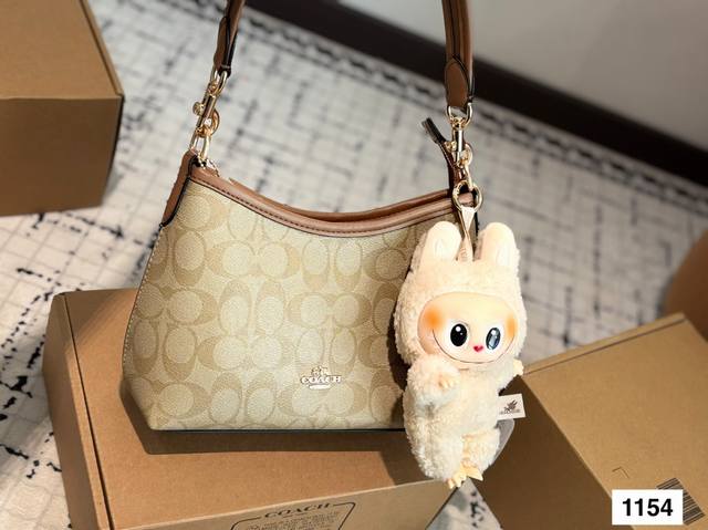 With Airplane Box Small Size Coach Tote Bag Is Not Only Beautiful, But Also Beau