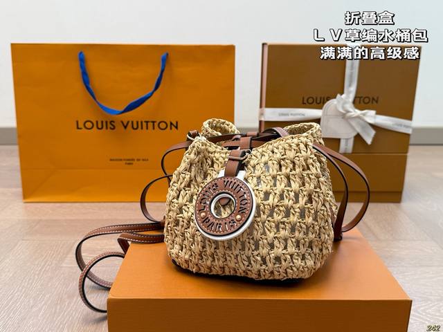Folding Box Lv Straw Bucket Bag Is Very Popular. It Is Beautifully Designed With