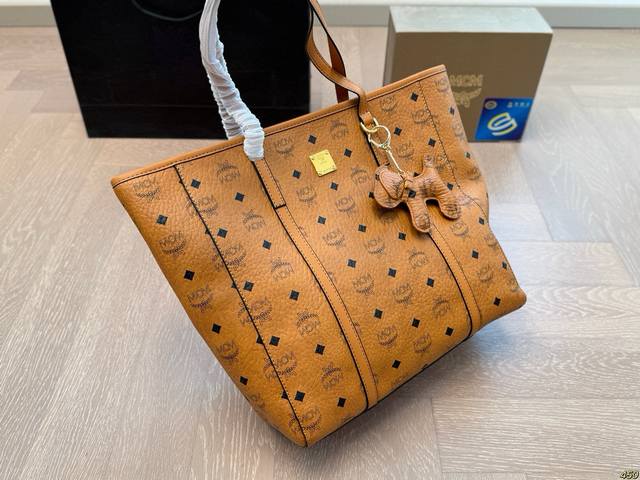 3 Color With Puppy Pendant Mcm Classic Tote Bag The Bag Is Very Beautiful And