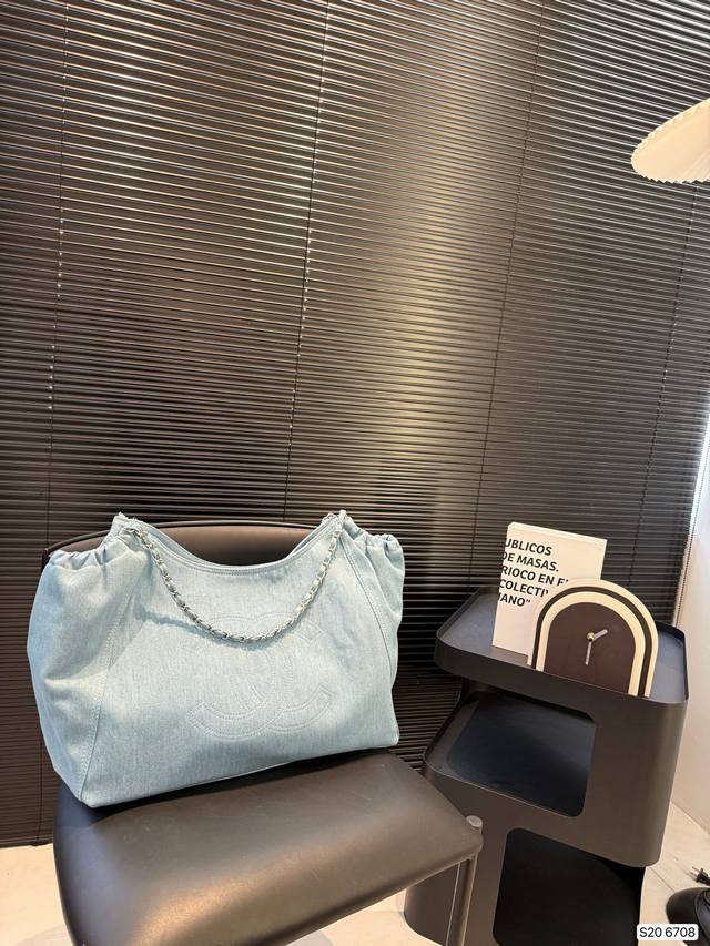 Chanel Denim Tote Bag Can Be Easily Matched With Any Combination Low-Key And Tex