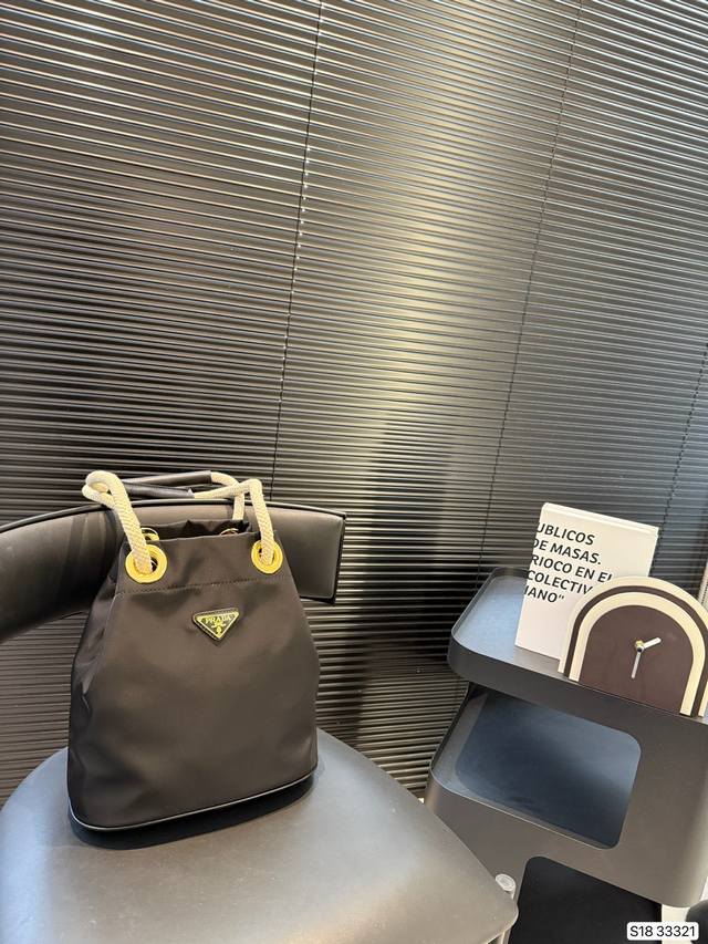 Prada Ss25 Bucket Tote Bag Prada Retro And Elegant Full Of High-End Feeling Mode
