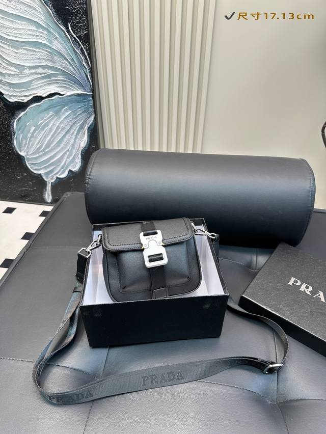 With Gift Box Prada Camera Bag Is Cool To Go Out. Hudson Men's Series Is A Must-