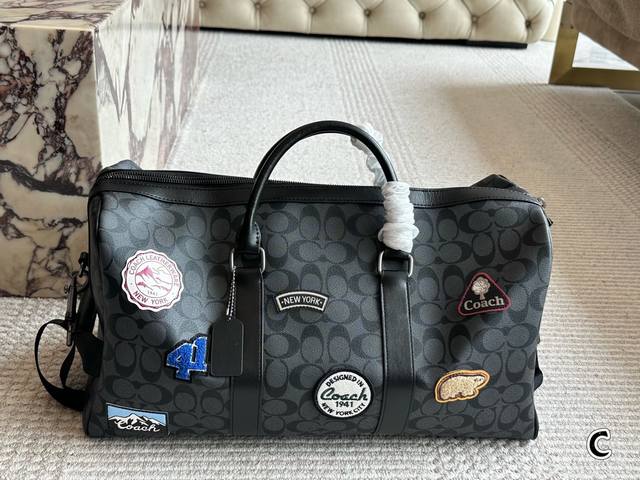 Men's Must-Have Coach Travel Bag The Coach Travel Bag Is Made Of Pvc Canvas Coat
