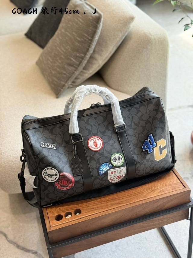 Men's Must-Have Coach Travel Bag The Coach Travel Bag Is Made Of Pvc Canvas Coat