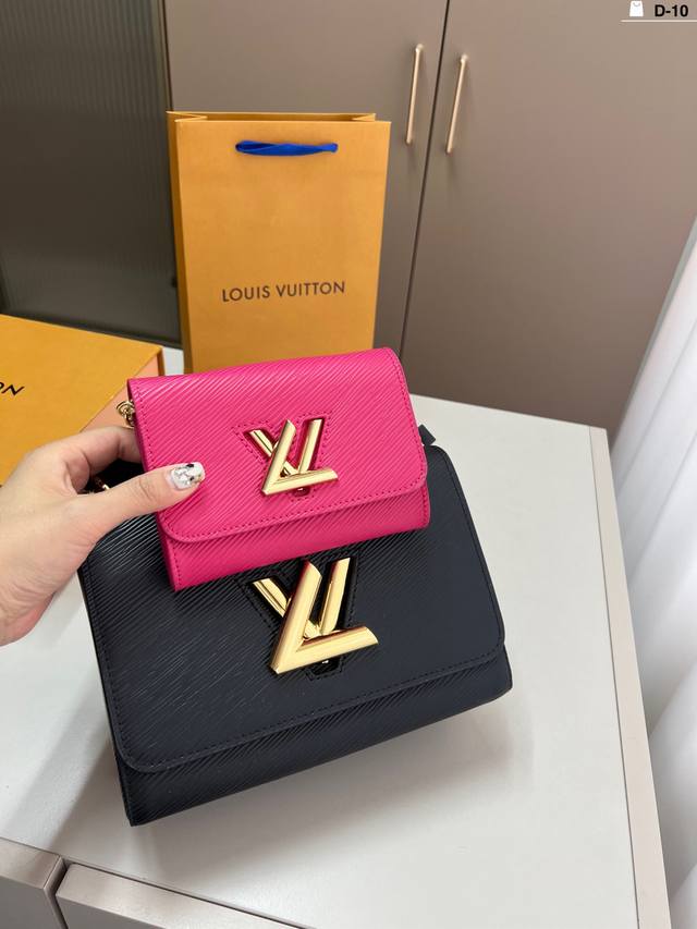 lv Twist Ripple Chain Bag Retro And Elegant, Timeless Classic Formal And Casu