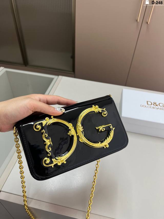 dg Dolce & Gabbana Patent Leather Chain Bag The Bag Is So Gentle And Feels Ve