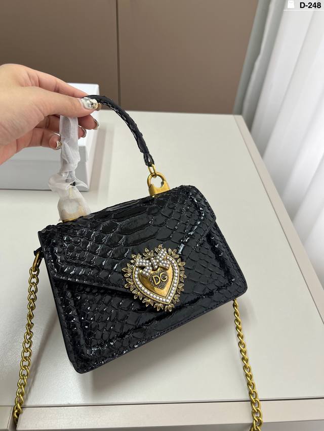 dg Dolce & Gabbana Handbag Messenger Bag Retro And Elegant Full Of High-End F