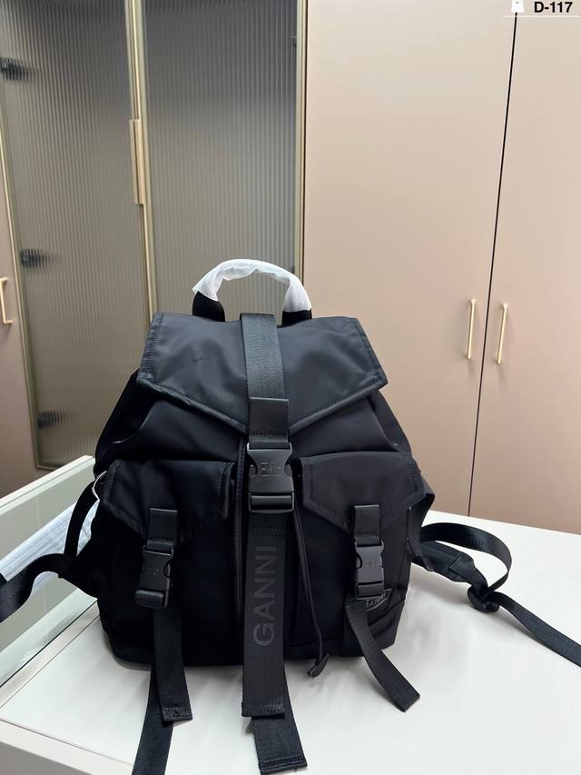Prada Nylon Backpack The Fabric Is Very Light And Wear-Resistant The Whole Body