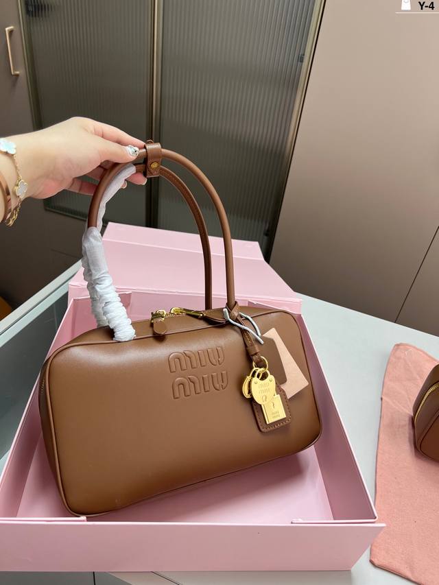 Big Miumiu Miu Miu Bowling Bag I Suddenly Realized That It Is Really Easy To Mat