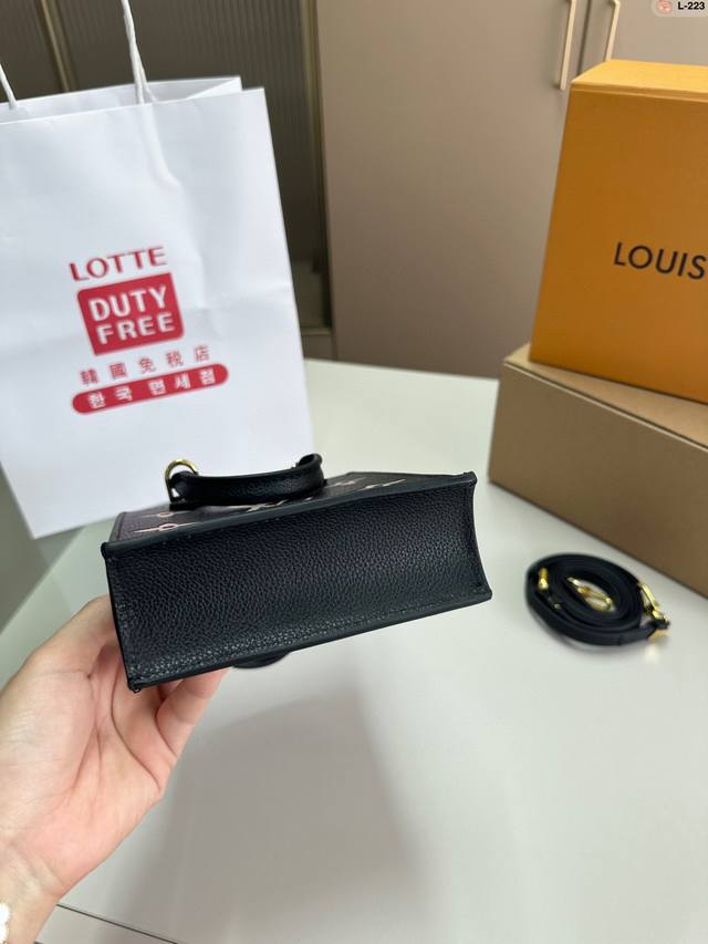 With Pendant Lvbuci Water Ripple Baguette Bag Has Its Own Atmosphere Very Beauti