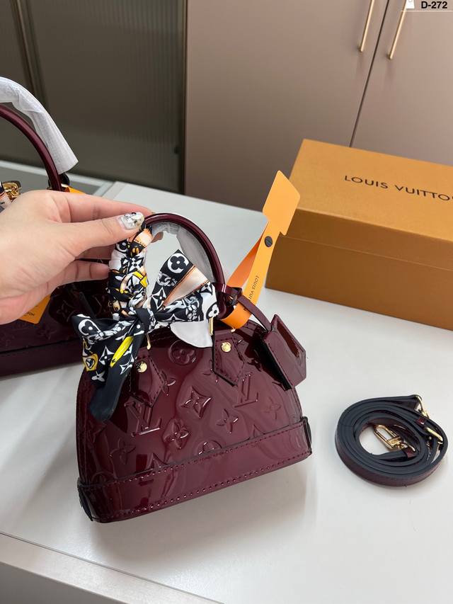 Small Lv New Shell Bag Very Advanced Can Be Salty Or Sweet Extreme Beauty Beauti