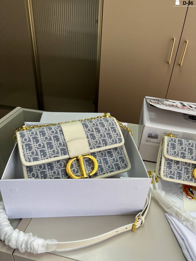Big Dior's New Logo Flap Bag Montaigne Bag Popular Among Young People And Celebr