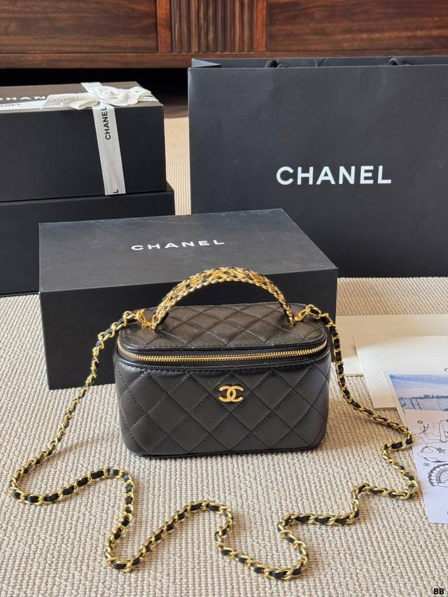chanel Handle Box Bag Lazy And Casual And Easy To Carry Full Of Surprises On