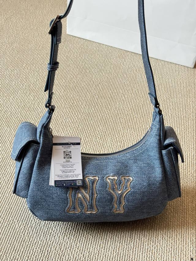mlb Armpits Beautiful And A Armpit Bag Mlb Is More Suitable For Spring And Su