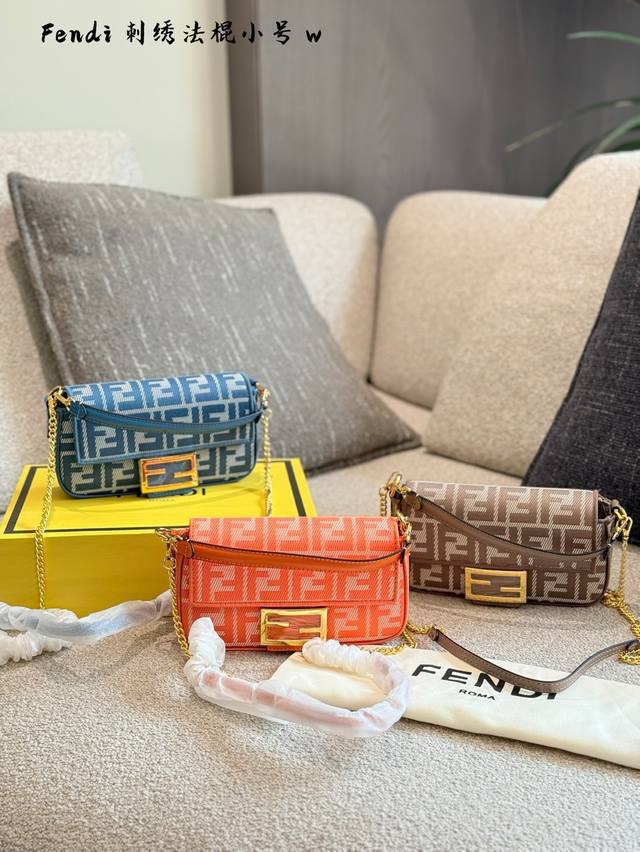 fendi Baguette Bag Adopts Flap Design With Ff Magnetic Buckle And Classic Old