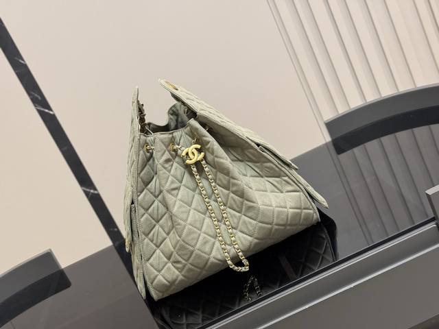 chanel's Annual 25Bag Is Really Excellent Not Only Is The Capacity Great, But
