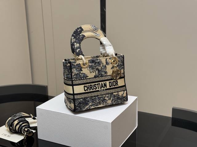 With Folding Box Size 24*20Cm Dior Embroidered Princess Diana Bag Modern, Casual