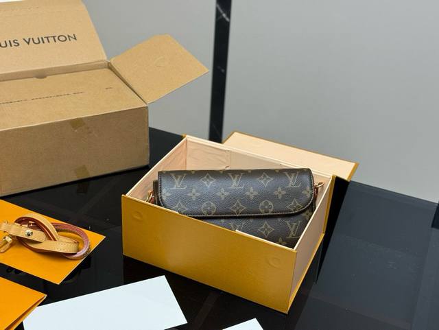 With Folding Box Airplane Box Size 22*12Cm Lv New Hit Ivy Woc Debut At The Peak