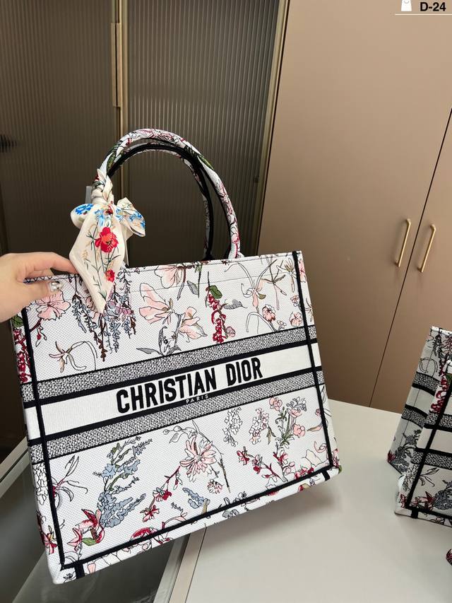42Cm Dior Dior Tote Book Has A Large Capacity And Is Very Durable . You Will
