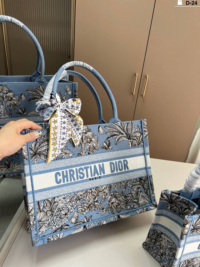 35Cm Dior Dior Tote Book Has A Large Capacity And Is Very Durable . You Will