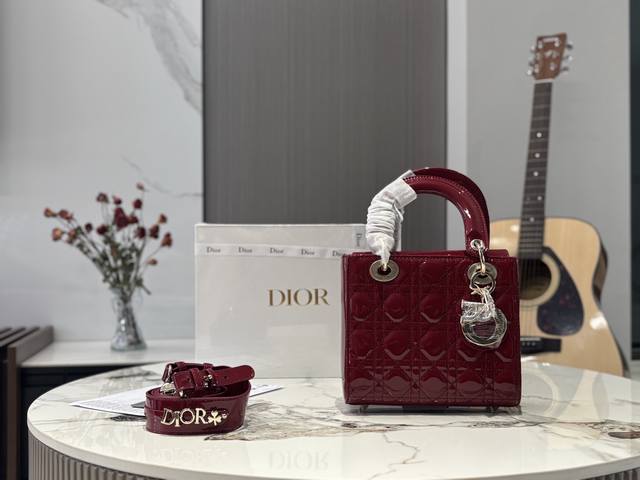 Four-Grid Dior Patent Leather Princess Diana Bag. When It Comes To Bags For Nobl