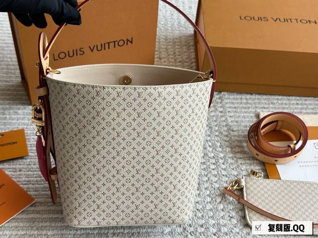 lvallinbb Has Added New Colors The Popular Bag Has Added Beautiful New Colors