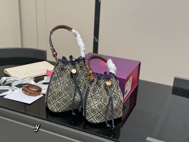 With Folding Box Size 21.22Cm 15.18Cm Tb Tory Burch Monogram Bucket Bag Four Sea