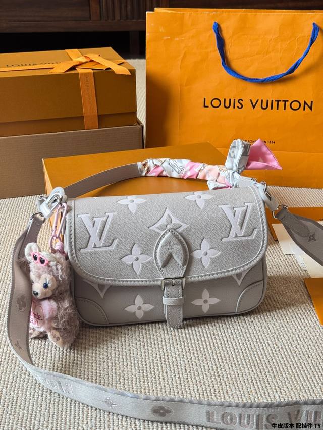 Cowhide Version With Pendant Lv Louis Vuitton Diane Baguette Bag Lv Baguette Dia