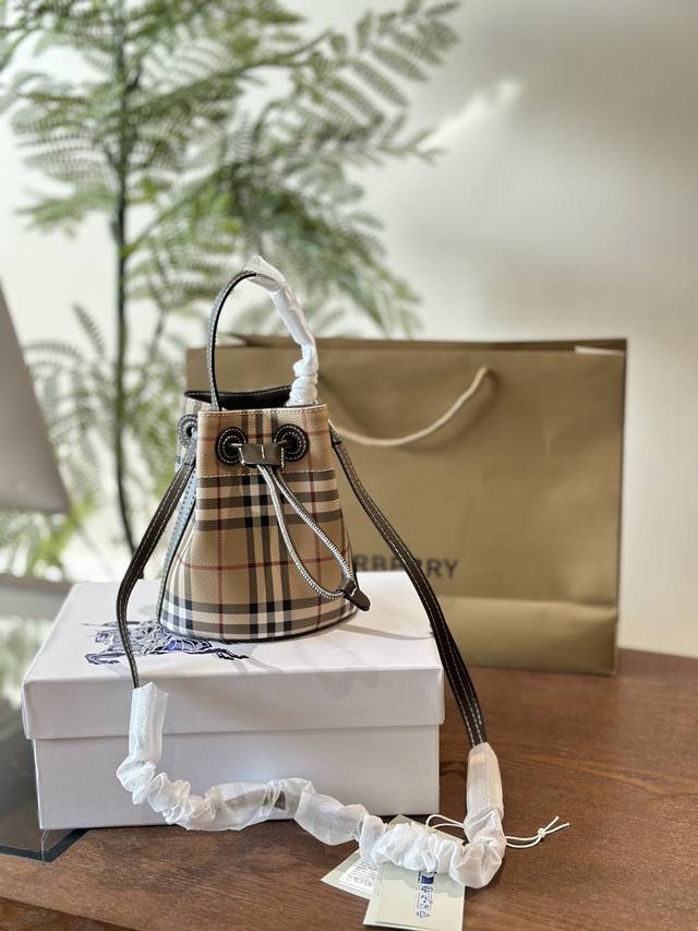burberry ~ New Color Matching Small Bucket, Don't Be Too Fashionable Super Cl