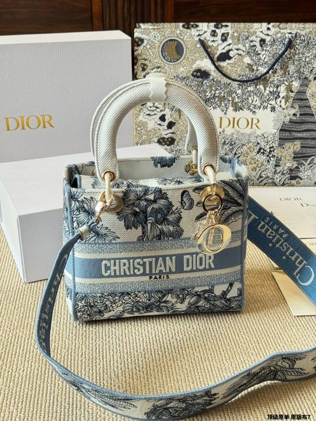 Replica Original Cloth Dior Lady D-Lite Embroidered Bag, The Same As Celebrities