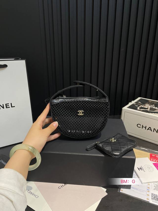 chanel Chanel's New 25S Hollow Mother-And-Child Half-Moon Bag Chanel's Limite
